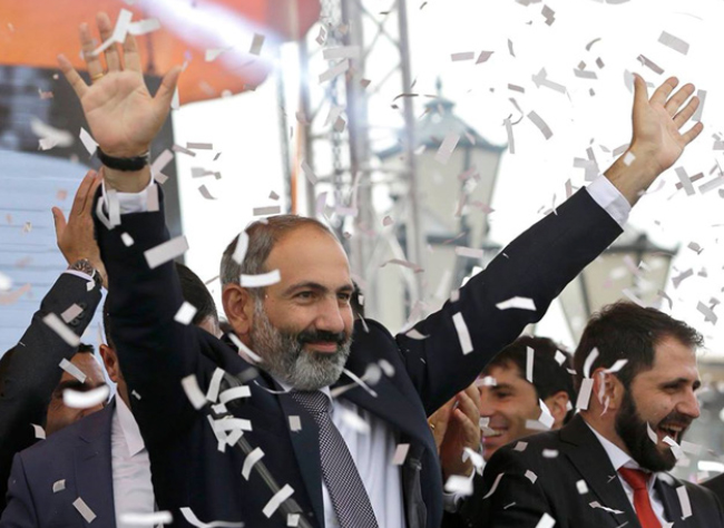 نیکول پاشینیان، رهبر مخالفان در ارمنستان به عنوان نخست‌وزیر جدید انتخاب شد